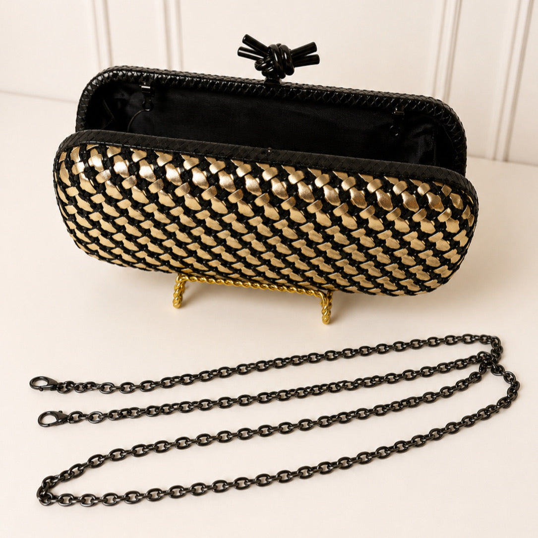 Bolsa Negra con Dorado y Nudo de Broche