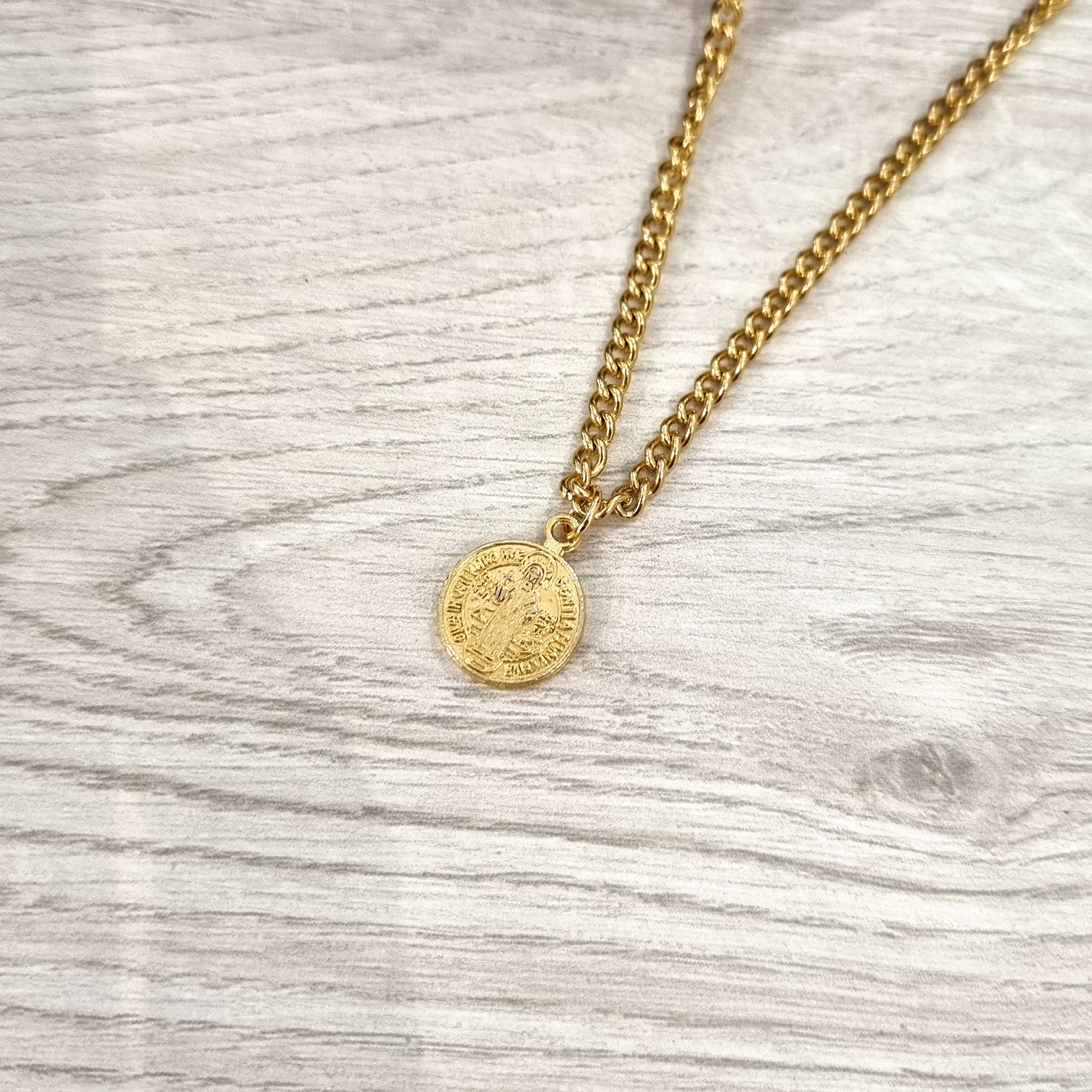 Collar Chapa de Oro San Benito Mini