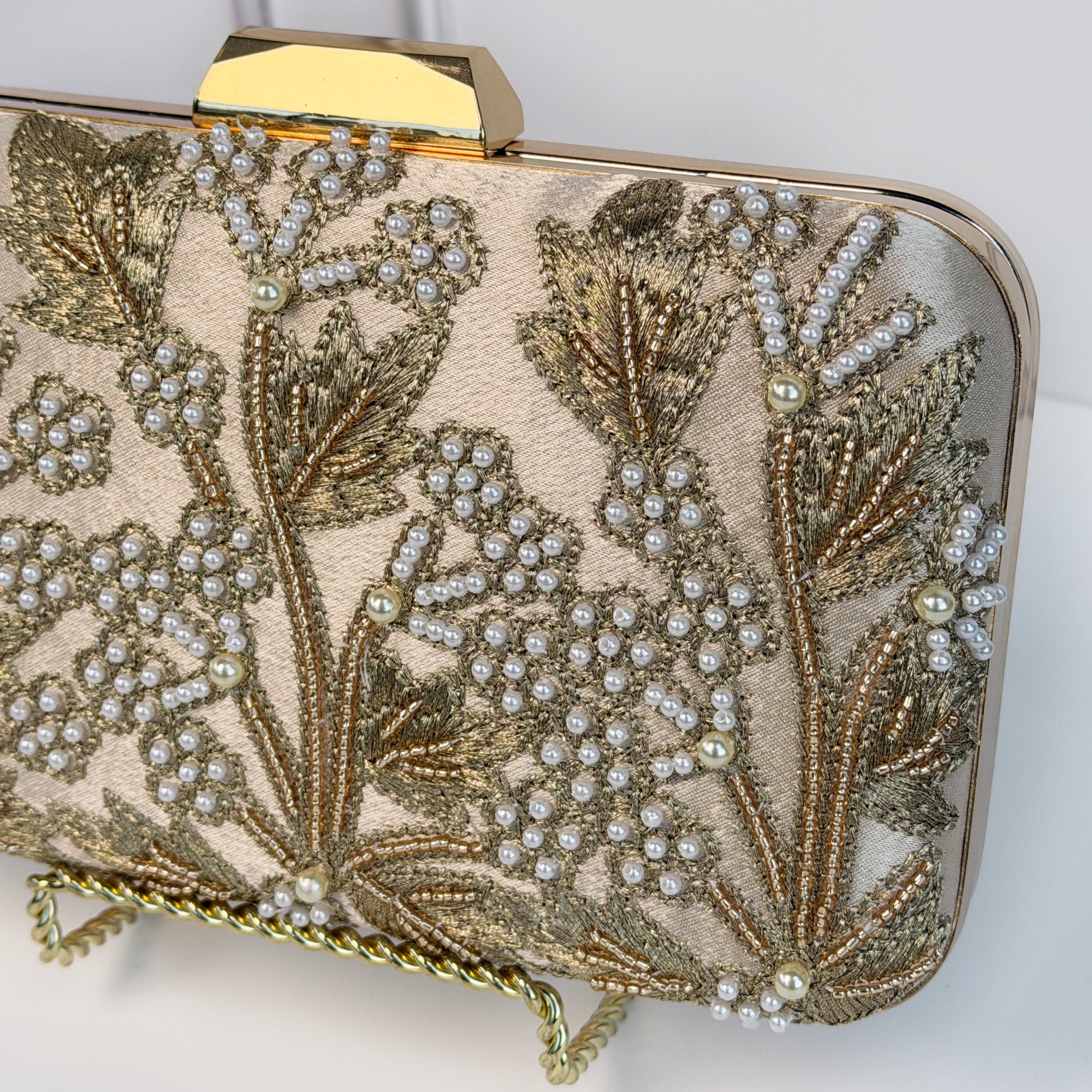 Bolsa Dorada Ramas Con Perlas