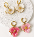 Aretes Acero Inoxidable Huggies flor 3 pétalos de acrílico
