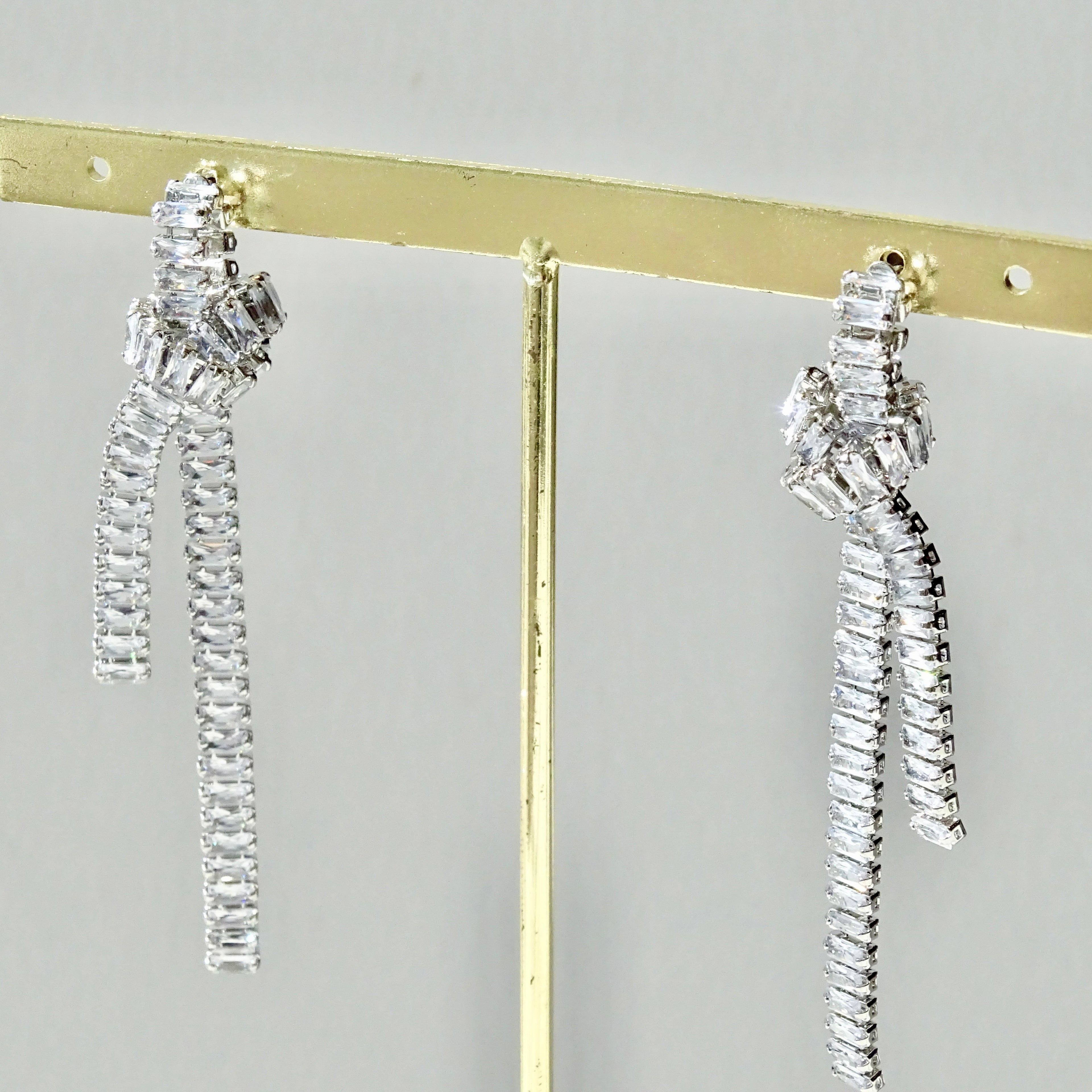 Aretes Rodio Largos con Nudo