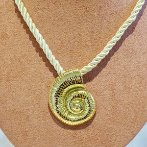 Collar Acero Inoxidable Listón Trenzado Concha