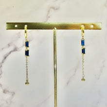 Cargar imagen en el visor de la galería, Aretes Plata .925 con Chapa de Oro Piedra Azul Doble con Cadena