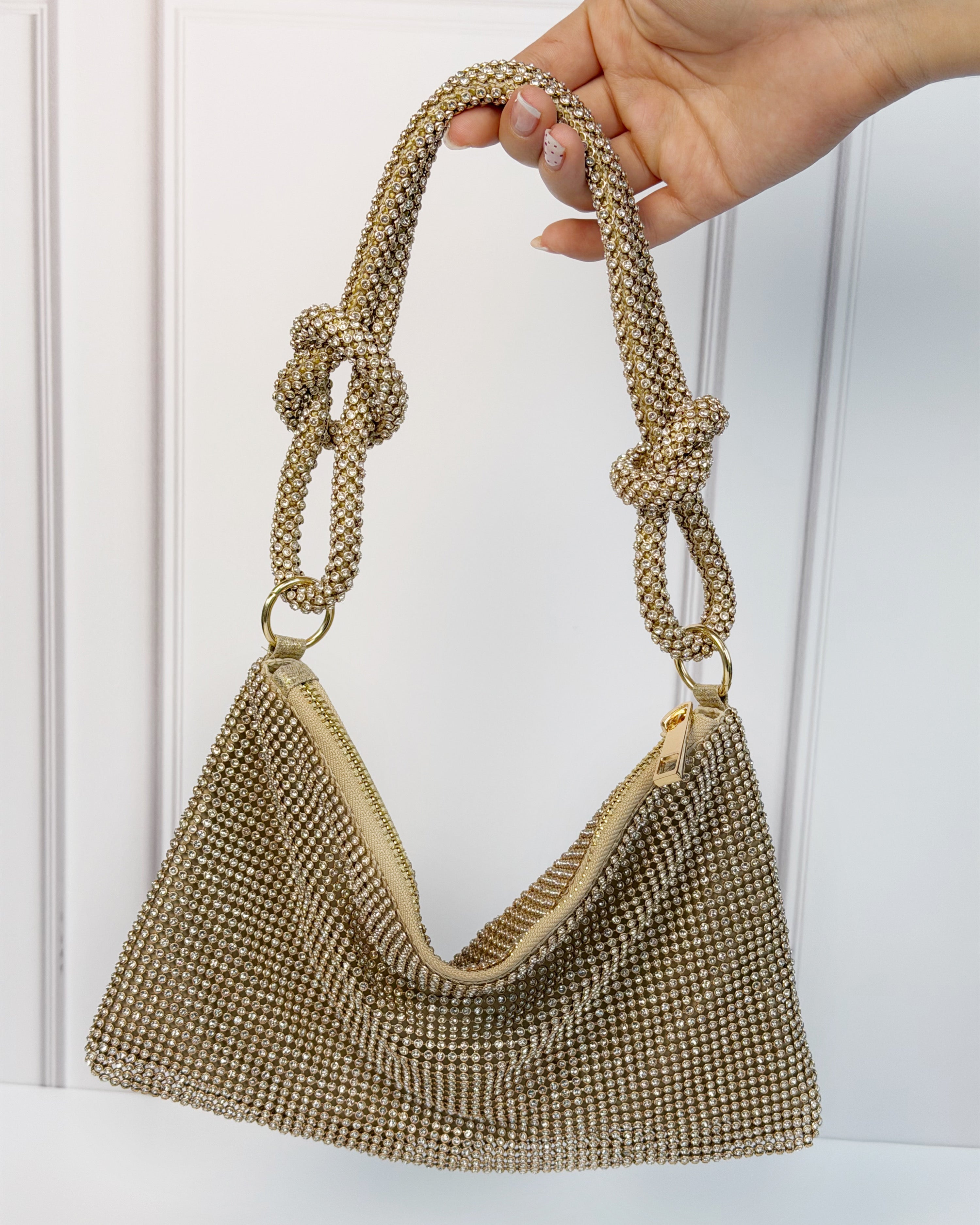 Bolsa Dorada Con Cristales Dos Nudos