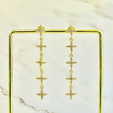 Cargar imagen en el visor de la galería, Aretes Plata .925 con Chapa de Oro 5 Estrellas