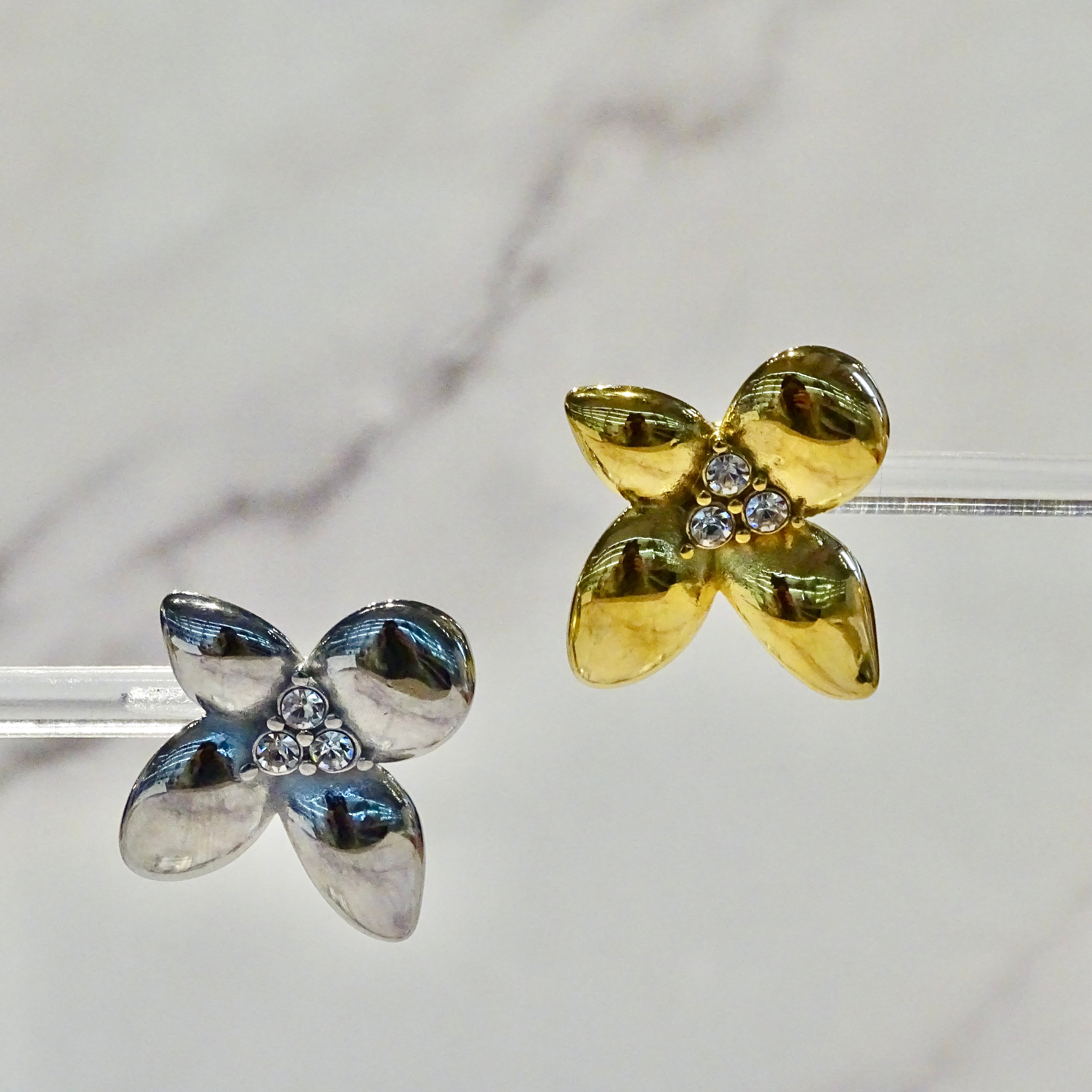 Aretes Acero Inoxidable Flor con Piedras