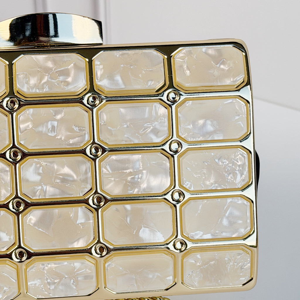 Bolsa Dorada Acrilico Con Cuadros Beige