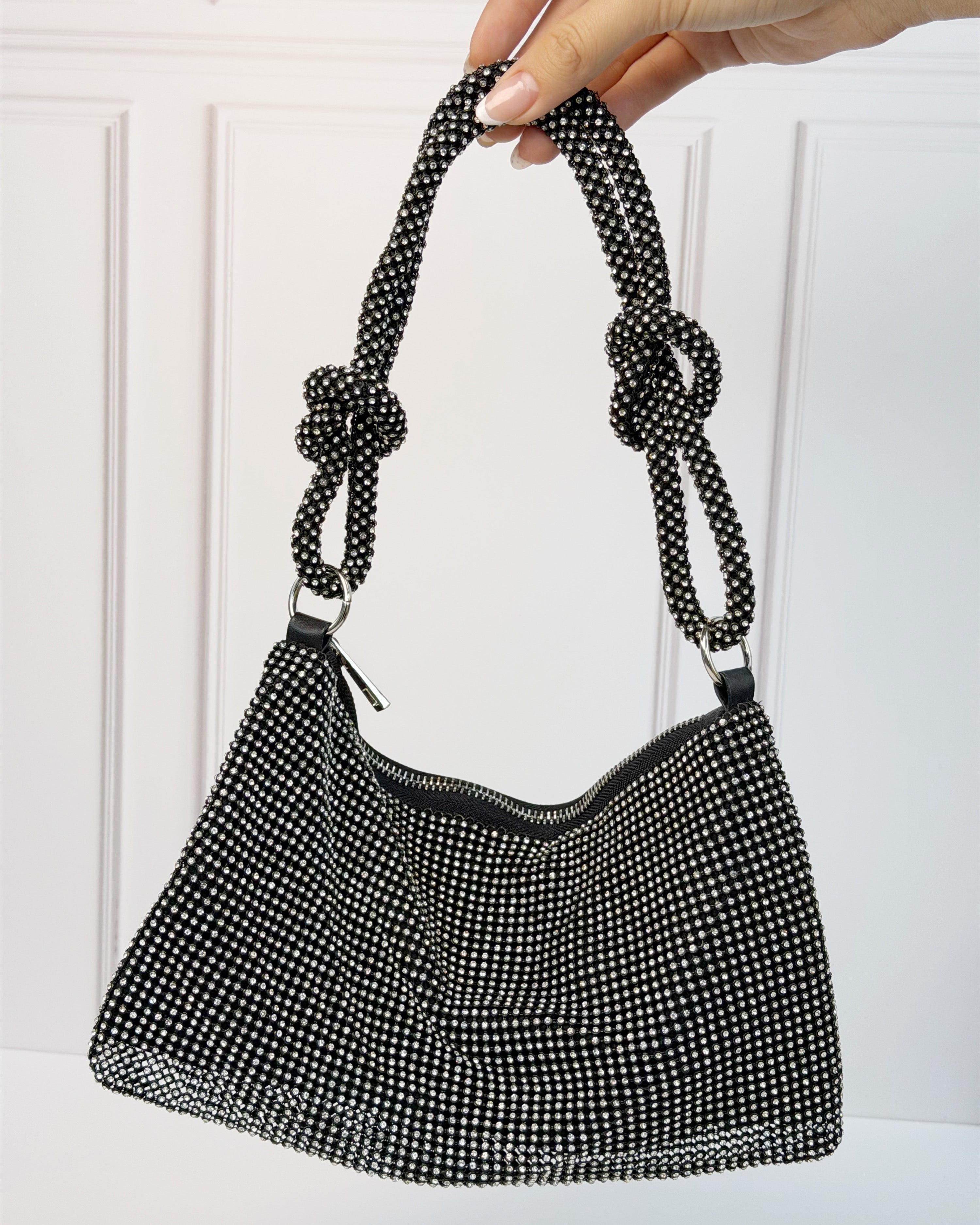 Bolsa Negra Con Cristales Dos Nudos