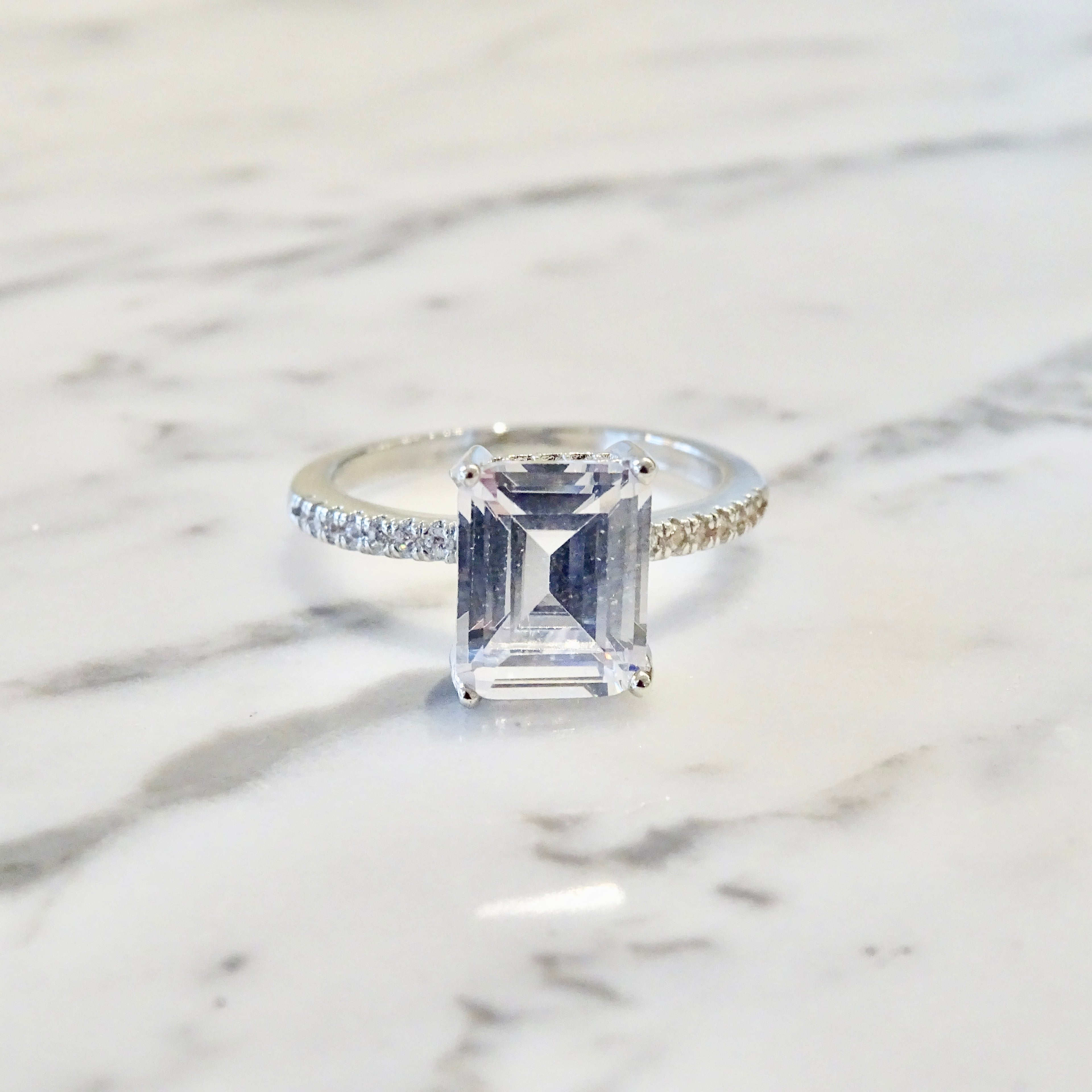 Anillo Plata 925 Rectangulo Solitario con Lateral