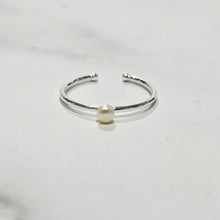 Cargar imagen en el visor de la galería, Anillo Acero Inoxidable Skinny con Perla