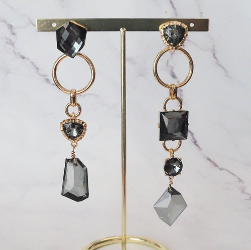 Aretes Statement Dorados con Negros Largos