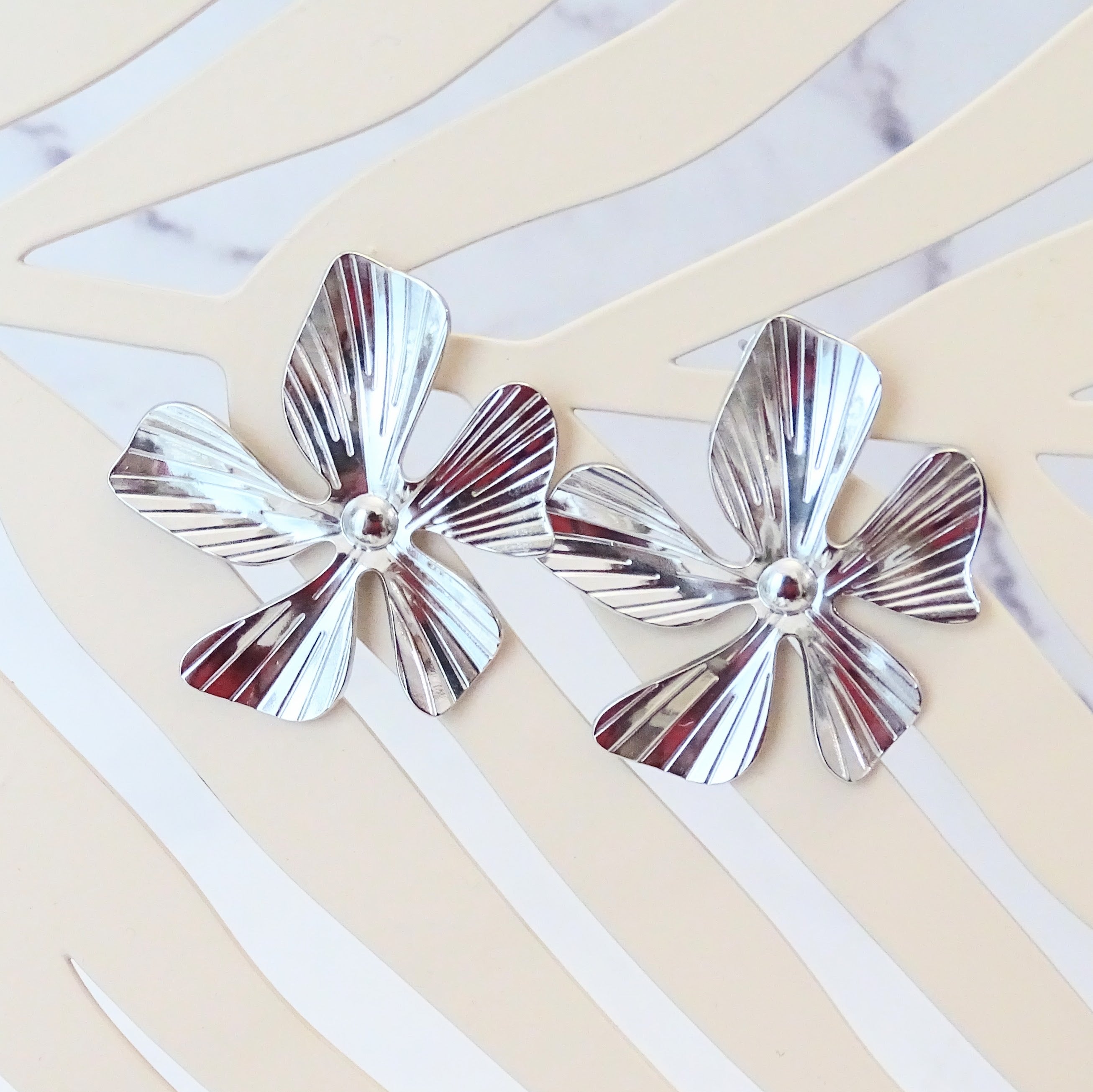 Aretes Acero Inoxidable Flor Plateada