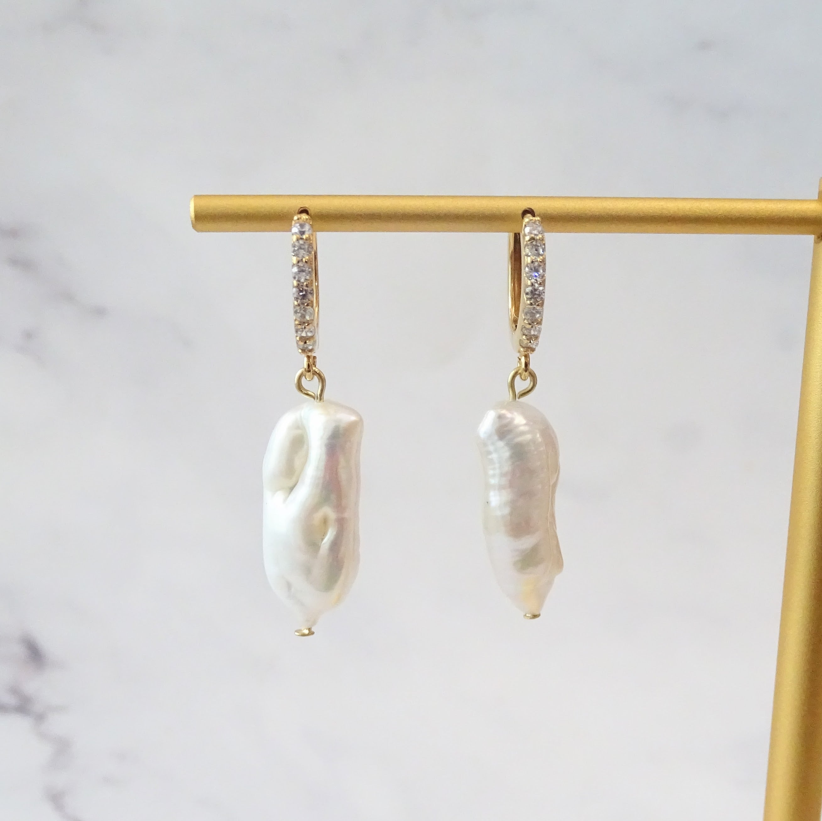 Huggies Chapa de Oro con Perla Barroca