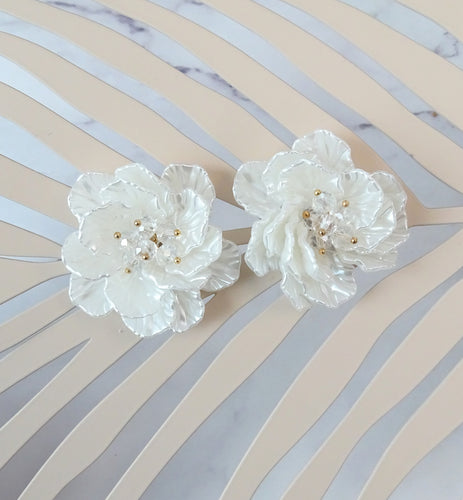 Aretes Oro Laminado Flor Blanca
