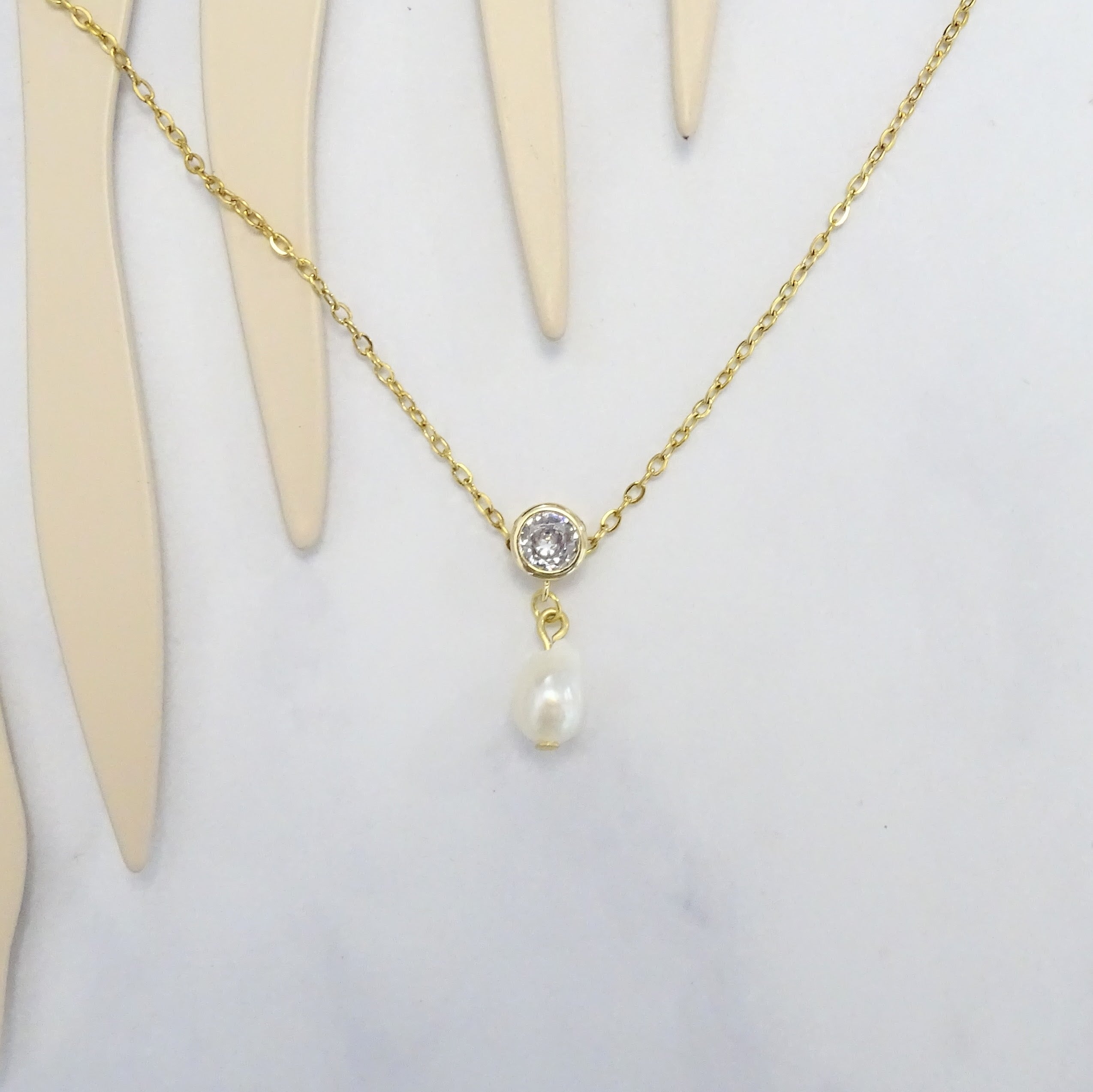 Collar Acero con Chapa de Oro Central y Perla