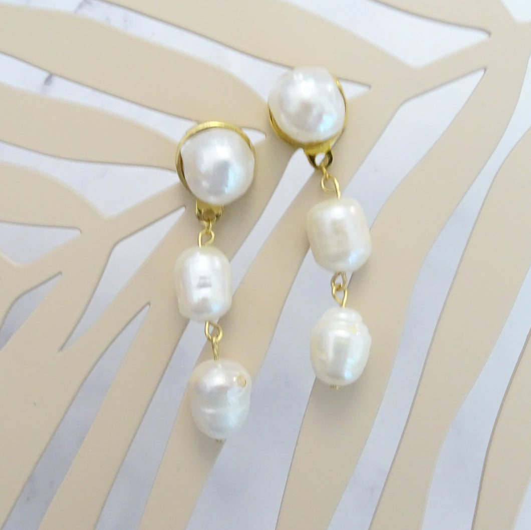 Aretes Oro Laminado Tres Perlas