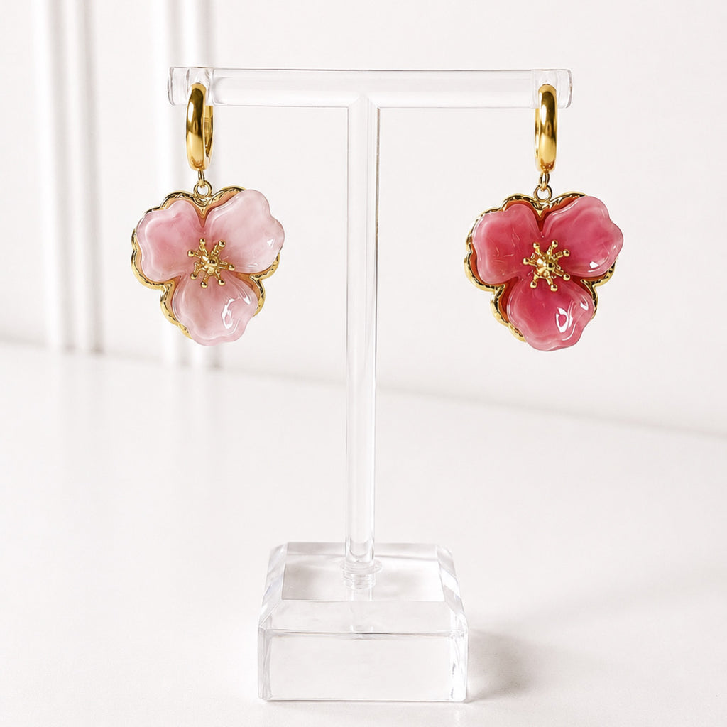 Aretes Acero Inoxidable Huggies flor 3 pétalos de acrílico