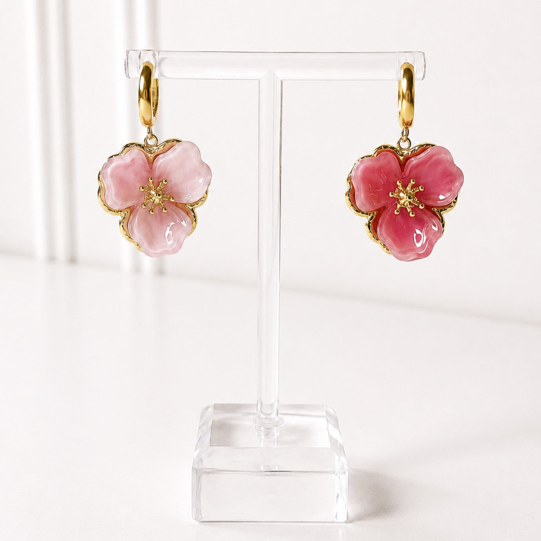 Aretes Acero Inoxidable Huggies flor 3 pétalos de acrílico