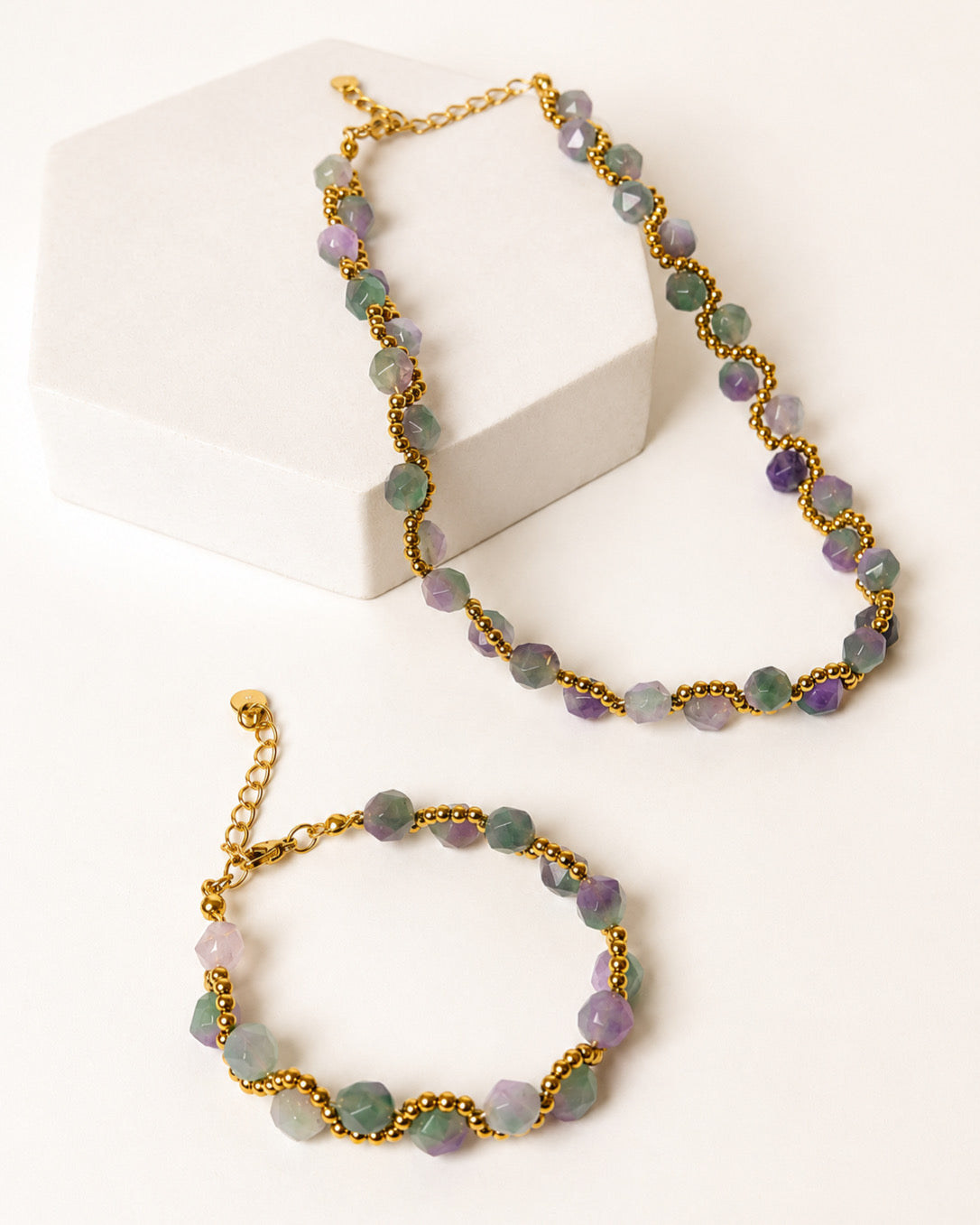 Pulsera Acero Inoxidable Con Piedra degrada verde morada y bolitas doradas