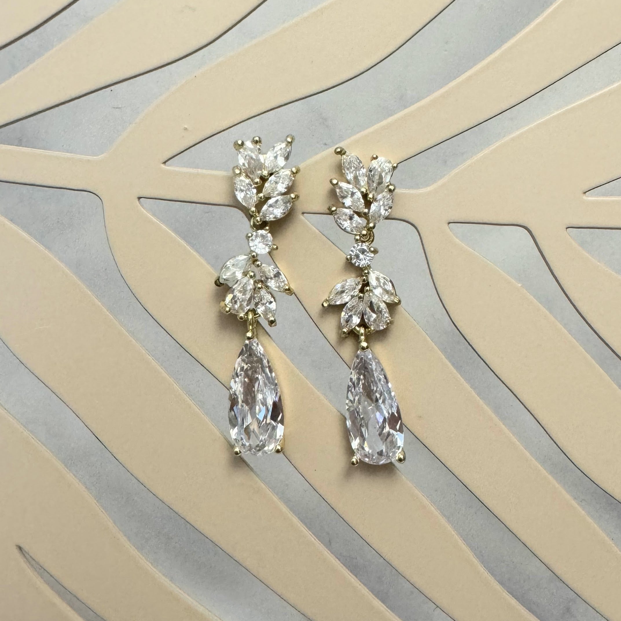 Aretes Becca Dorados
