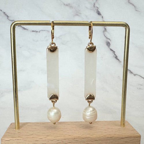 Aretes Chapa de Oro Perla con Acrilico