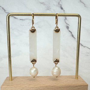 Aretes Chapa de Oro Perla con Acrilico