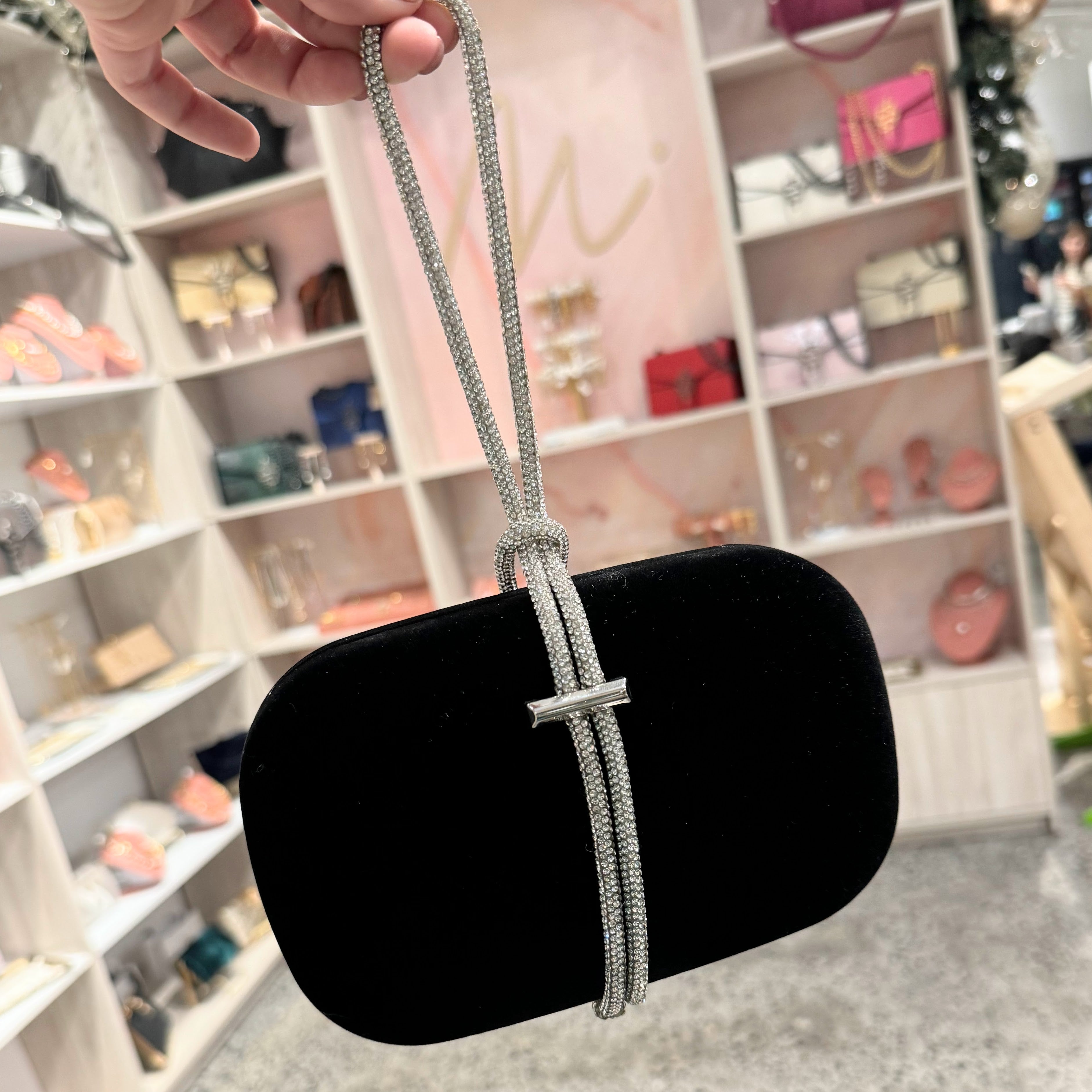 Bolsa Negra con Asa Cristal