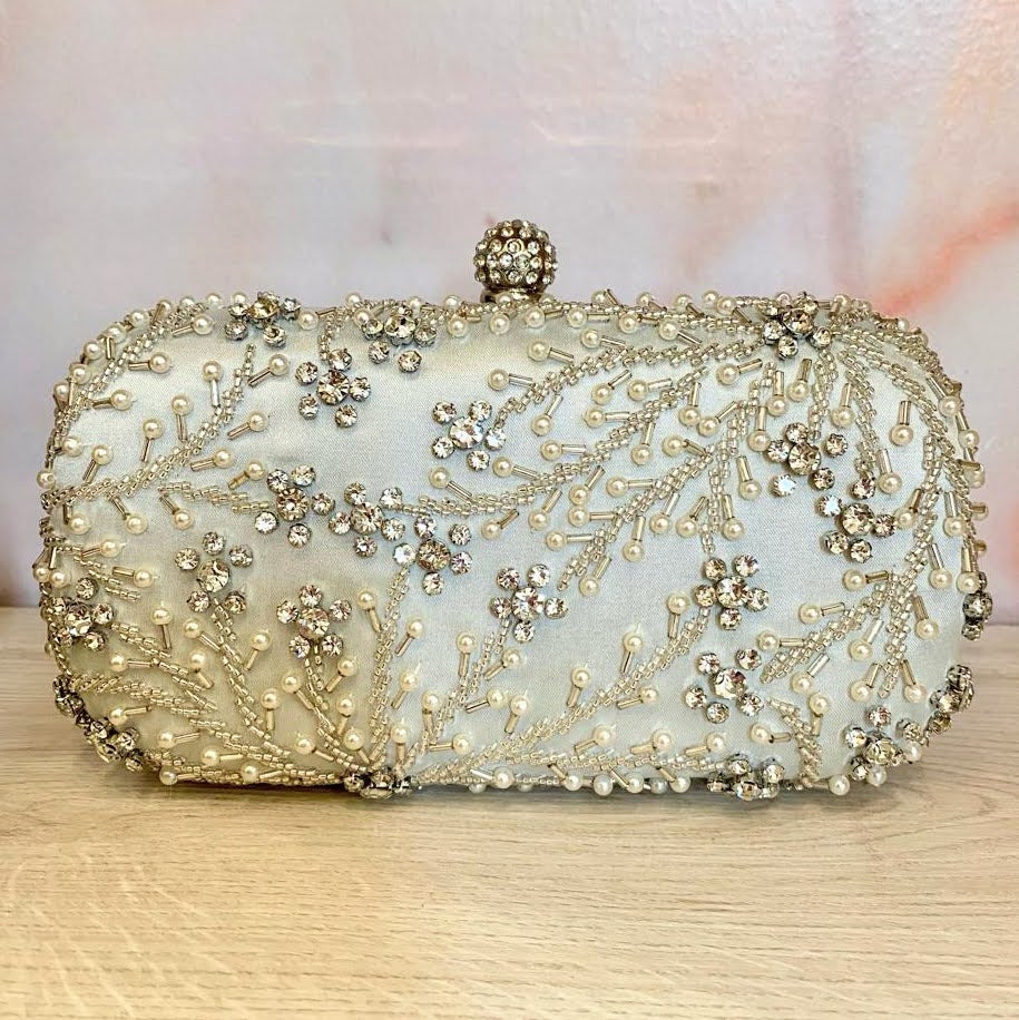 Bolsa Plateada con Cristales