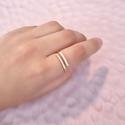 Anillo Chapa de Oro Perlas y Zirconia Ajustable