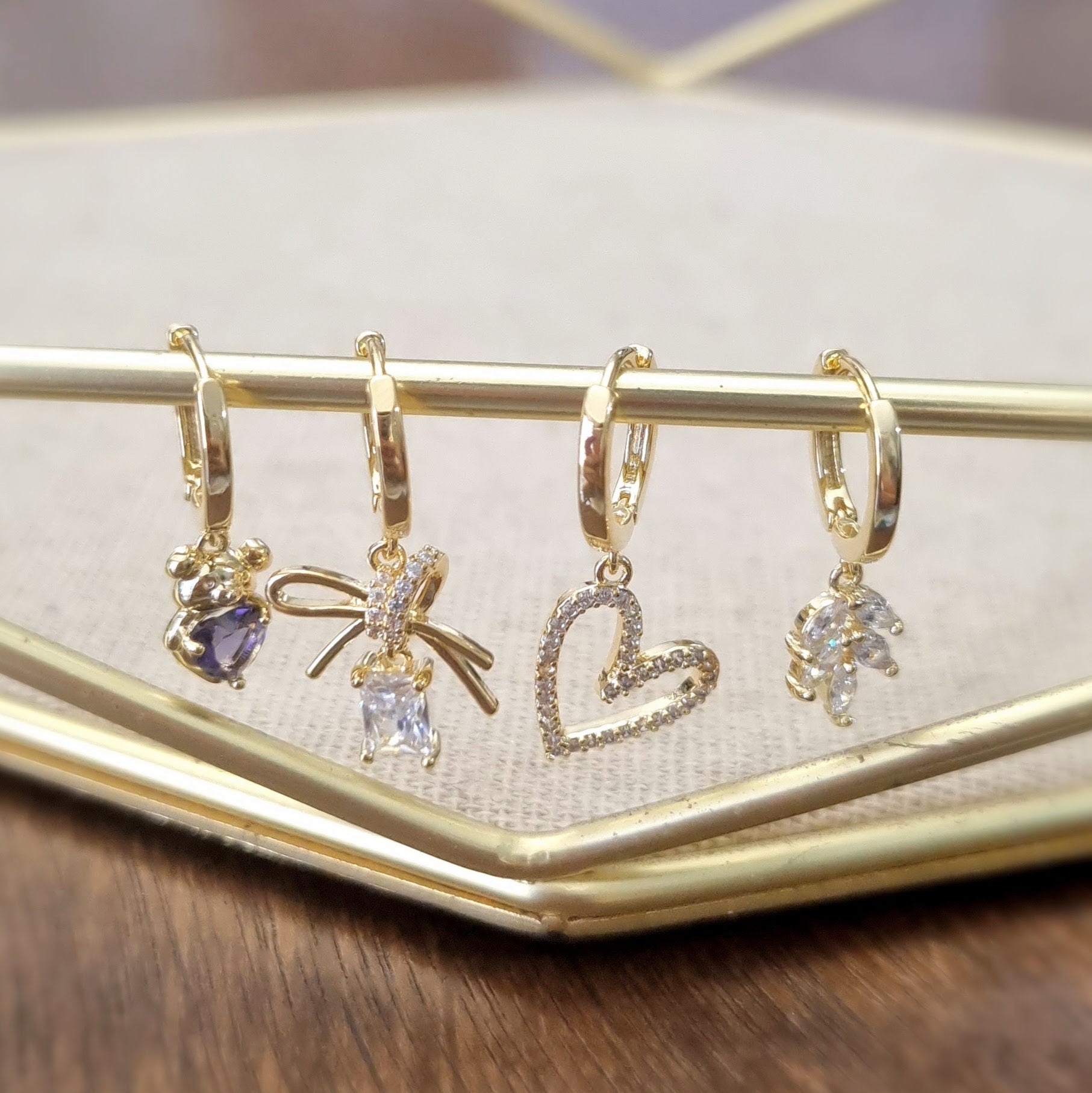 Huggie Dorado Poste de Plata