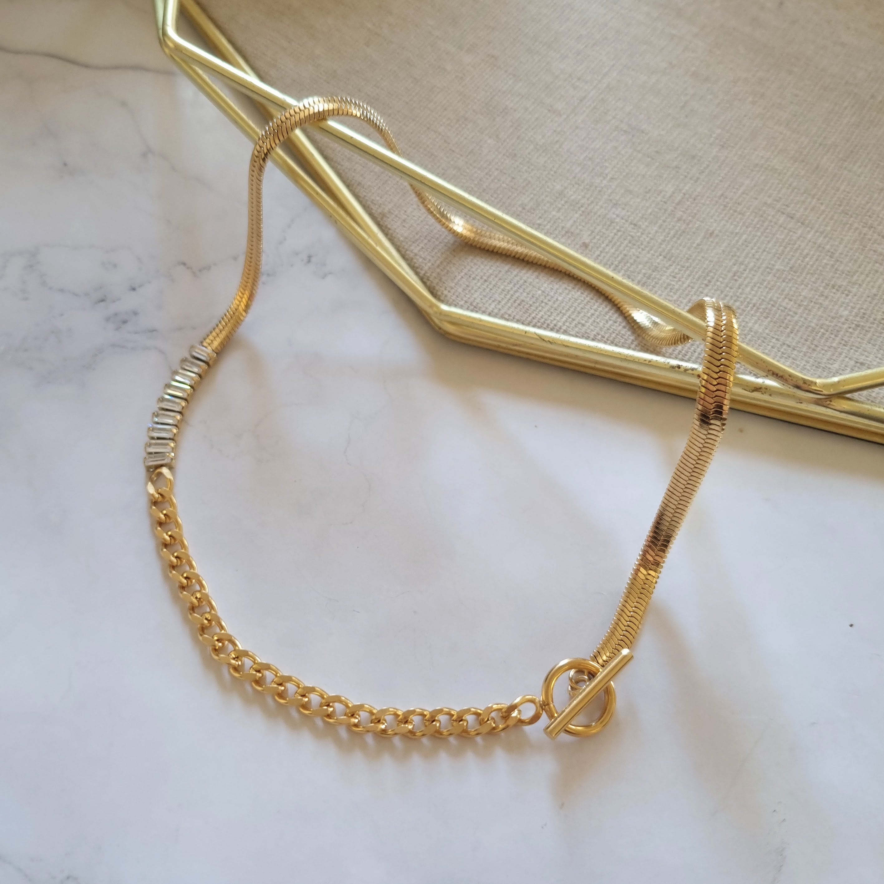 Collar Dorado Acero con Crist