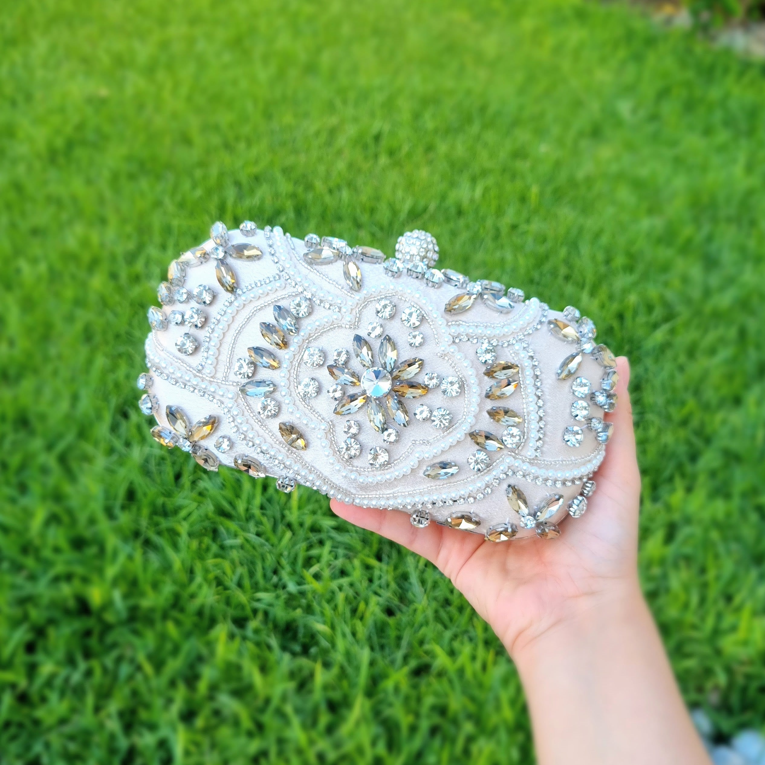 Bolsa Dorada con Cristales