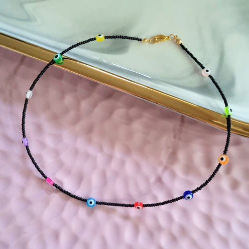 Collar Chaquira Negra con Ojitos