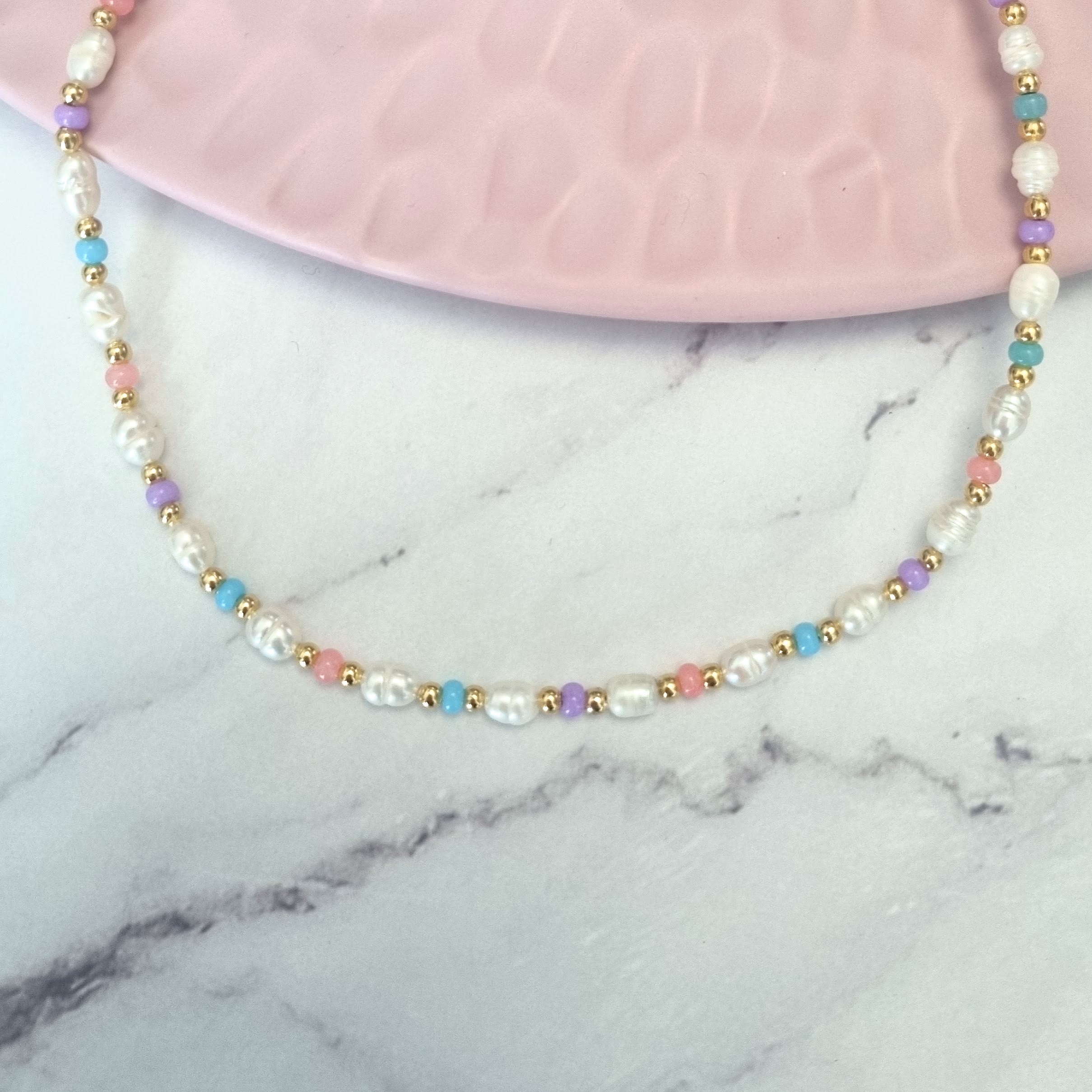 Collar Chapa de Oro Perlas y Colores