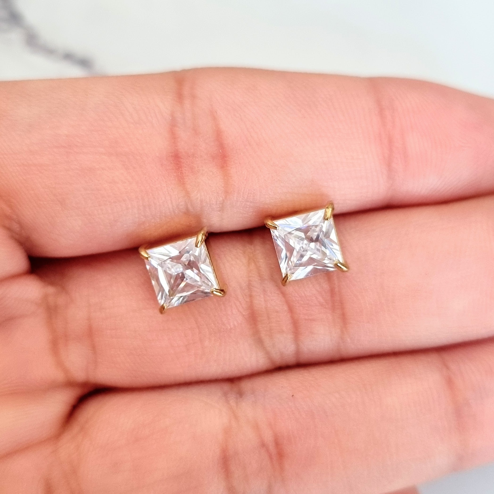 Aretes Acero Inoxidable con Zirconia Cuadrada