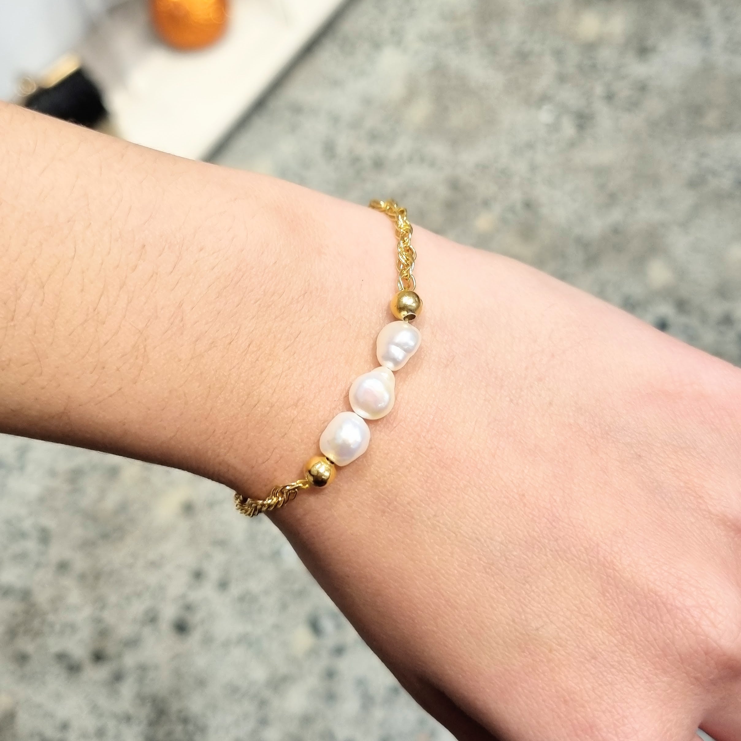 Pulsera Chapa de Oro 3 Perlas