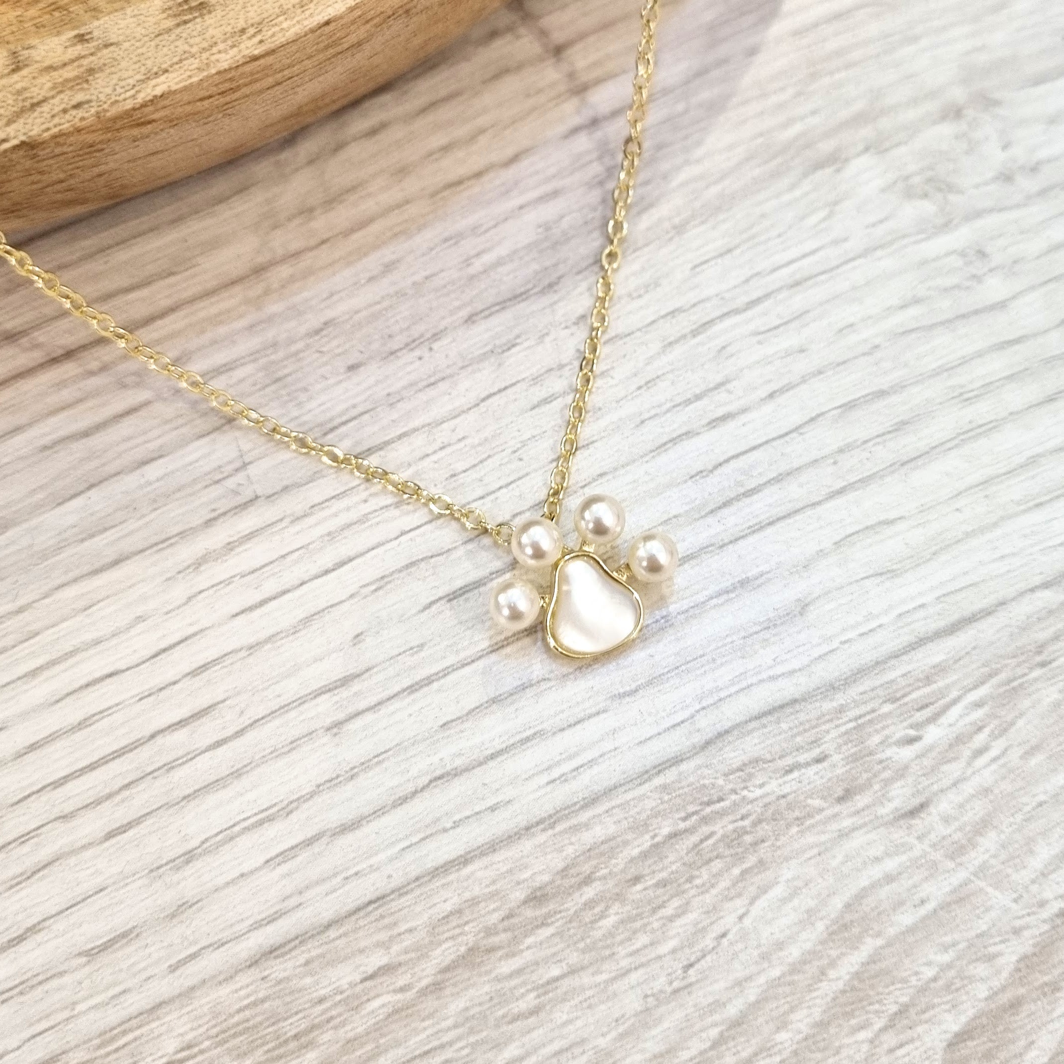 Collar Chapa de Oro Huellita con Perla