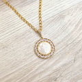 Collar Chapa de Oro San Benito Madre Perla Grande