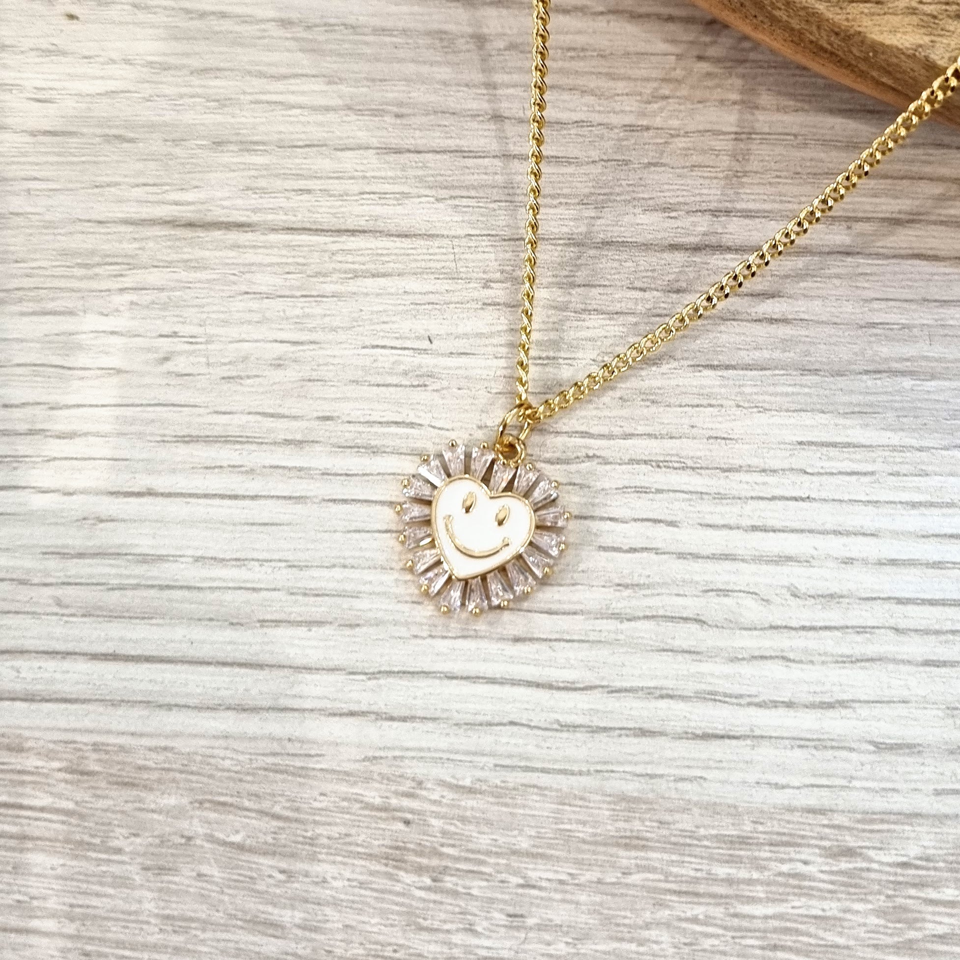 Collar Chapa de Oro Happy Blanco Corazon