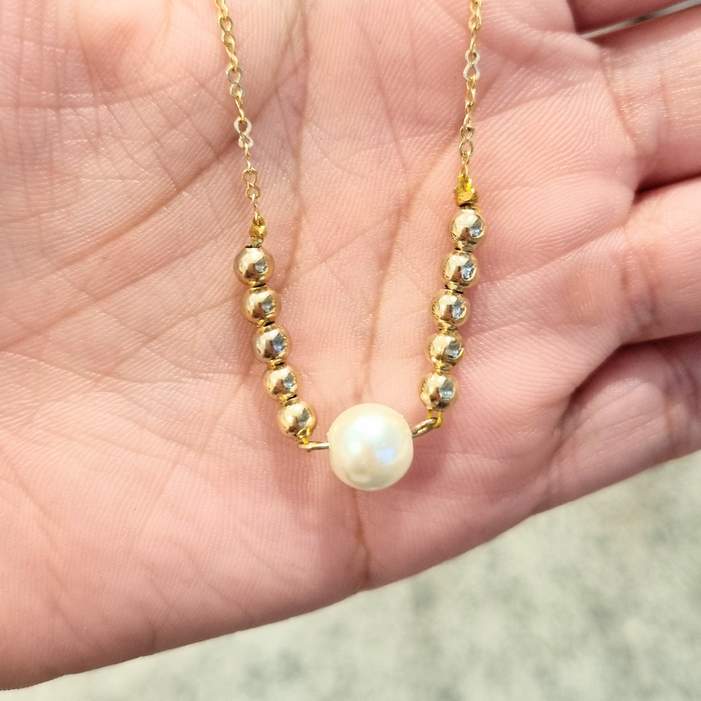 Collar Chapa de Oro Perlas y Bolitas