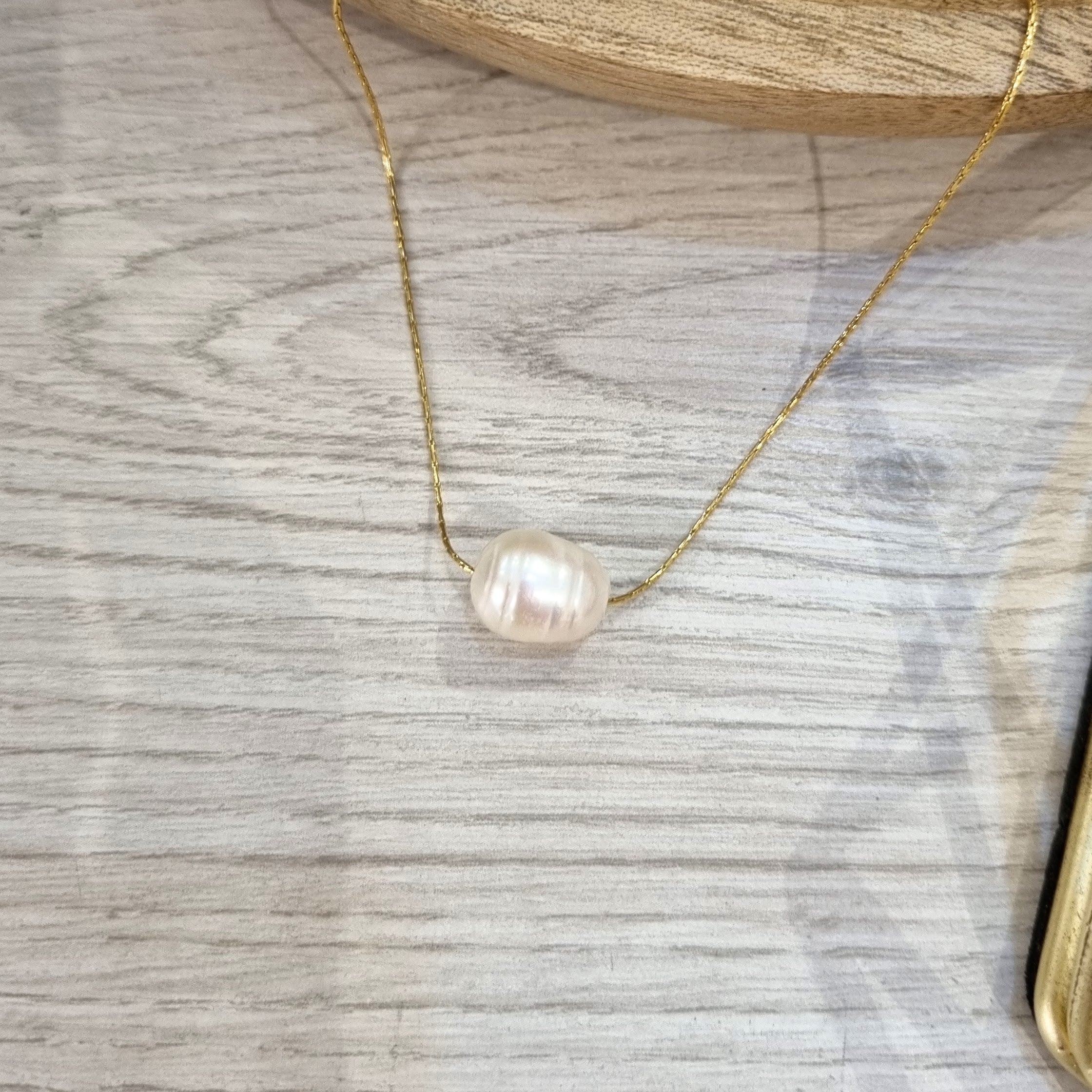 Collar Chapa de Oro Perla Natural Central