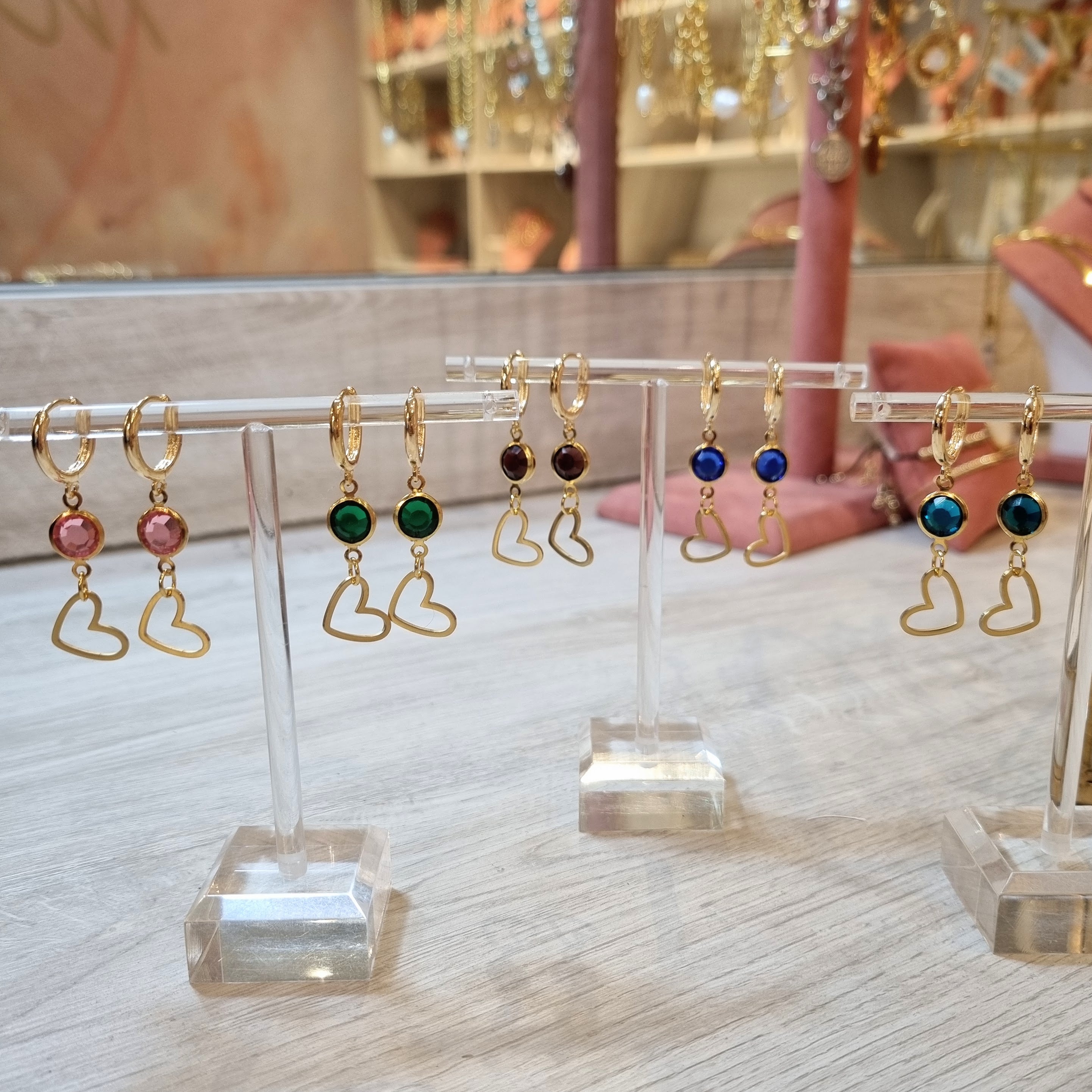 Aretes Chapa de Oro Corazon con Color