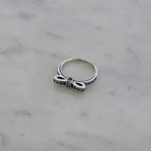 Cargar imagen en el visor de la galería, Anillo Plateado Moño Plata .925