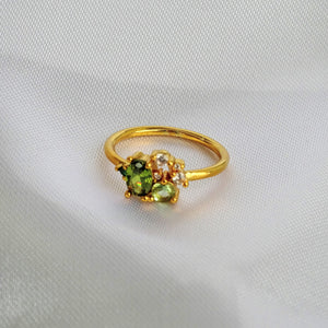 Anillo Dorado con Verde Chapa de Oro
