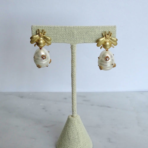 Aretes Dorados de Plata Abejas y Perlas