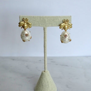 Aretes Dorados de Plata Abejas y Perlas
