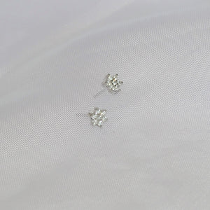 Aretes Plateados Flor Mini