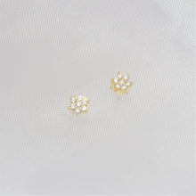 Cargar imagen en el visor de la galería, Aretes Dorados Flor Mini