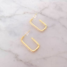 Cargar imagen en el visor de la galería, Aretes Dorados con Zirconias Cuad Poste de Plata