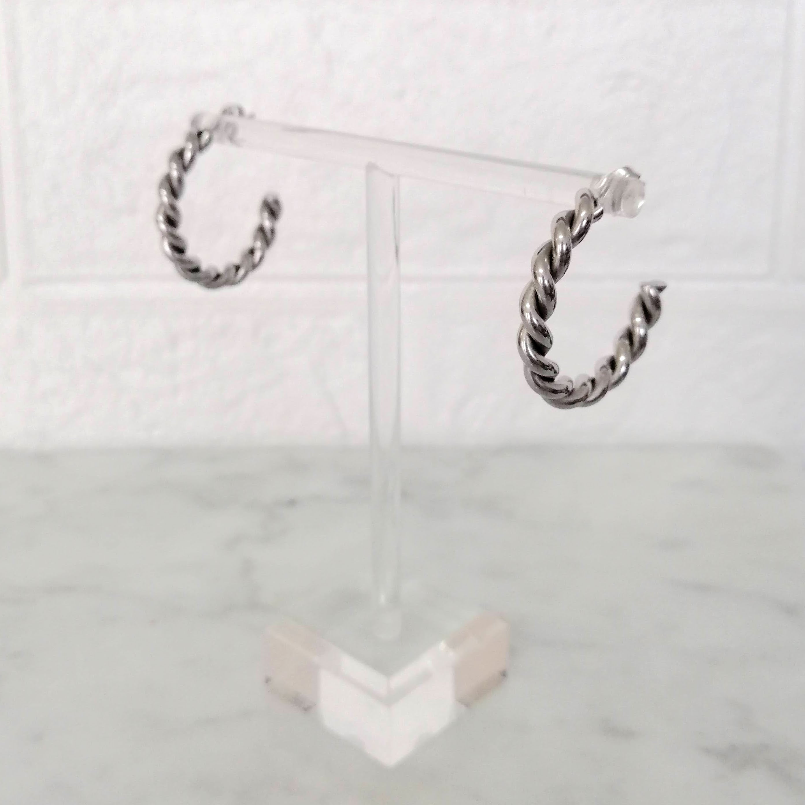 Arracadas Plateadas de Acero inoxidable Torcidas